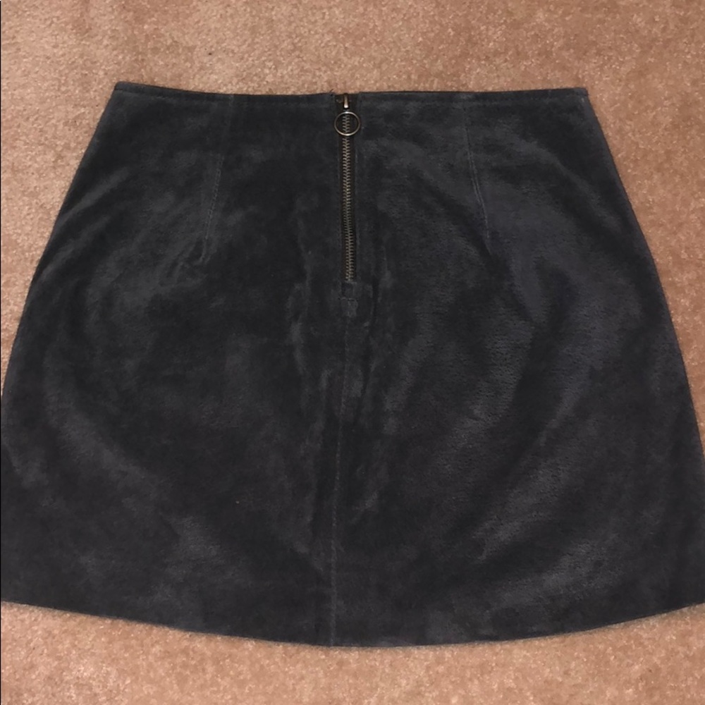 Blank NYC suede gray skirt - Picture 2 of 3